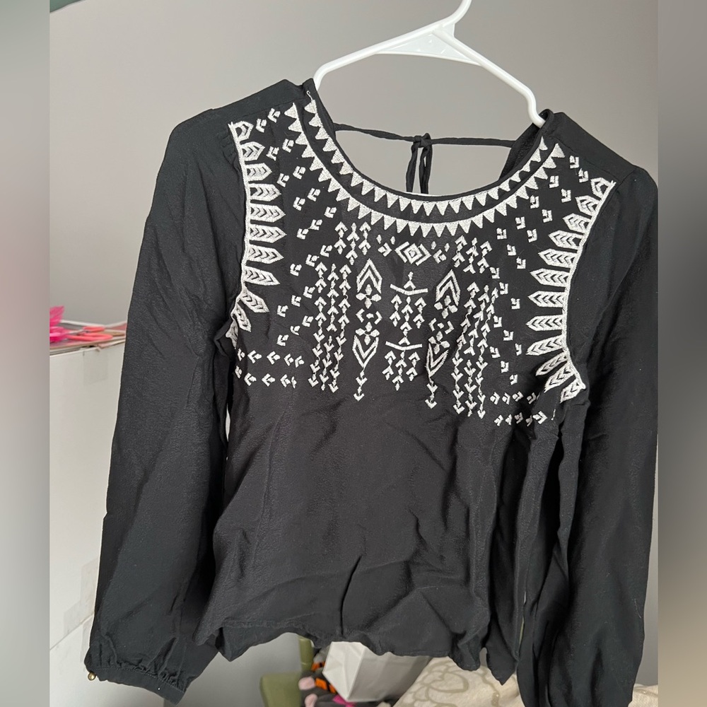 Forever 21 Black Embroidered Long Sleeved Blouse Size Medium GUC